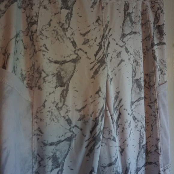 White Marble Crop Leggings - Picture 4 of 7